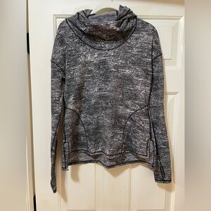 Lululemon black size 4 hoodie with thumbholes and pockets